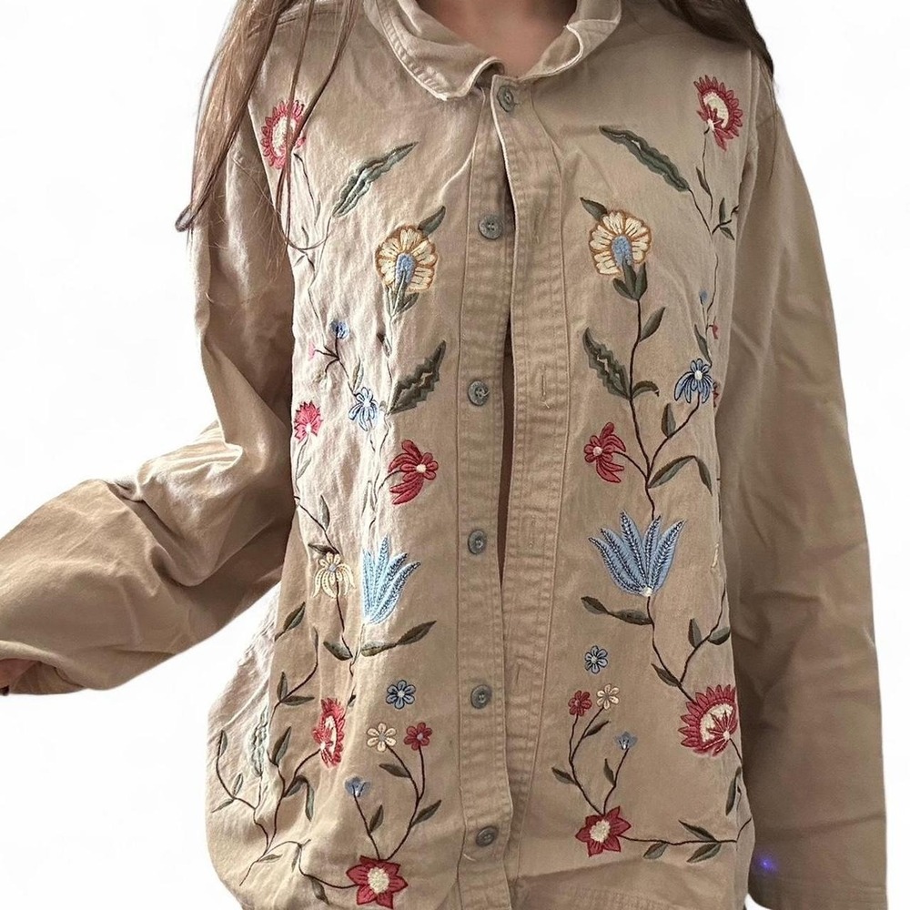 Vintage country store floral embroidered button down shirt